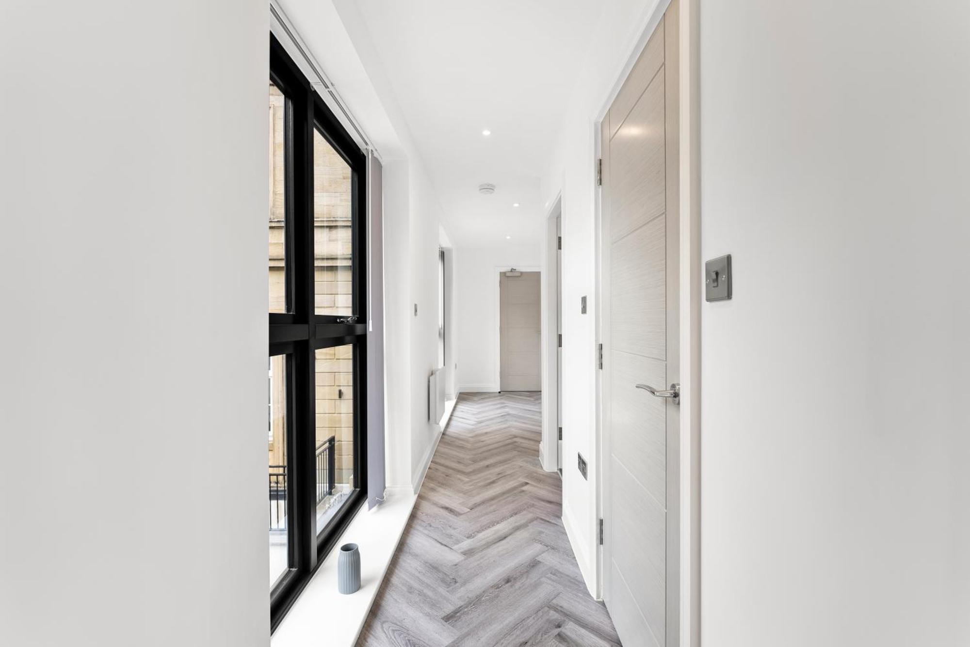 Stylish Large Leeds Apartment - Parking Exterior photo