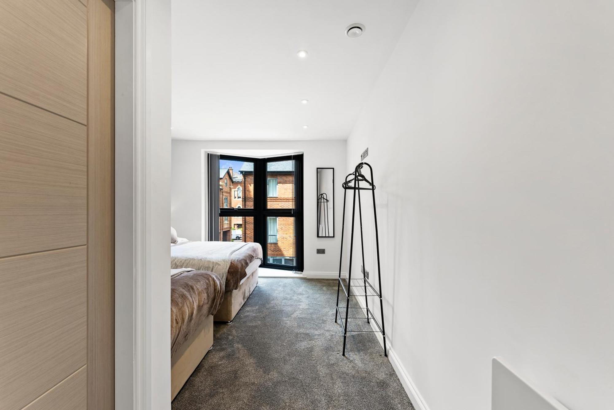 Stylish Large Leeds Apartment - Parking Exterior photo