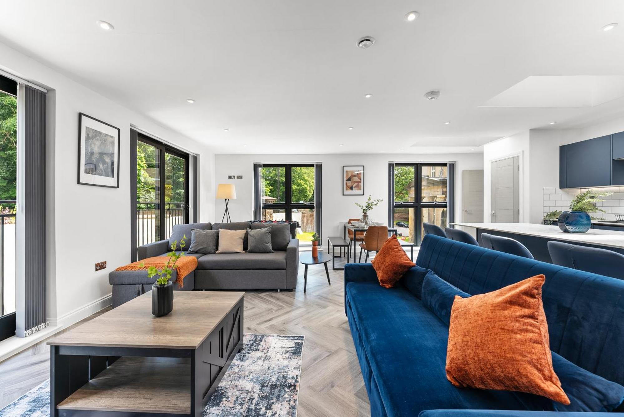 Stylish Large Leeds Apartment - Parking Exterior photo