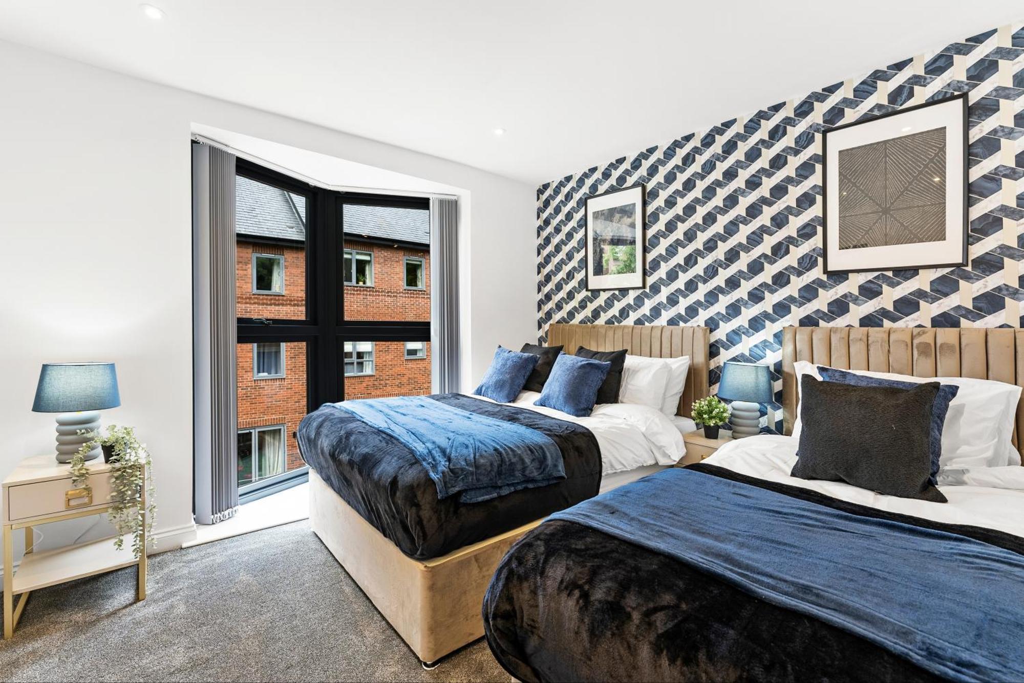 Stylish Large Leeds Apartment - Parking Exterior photo