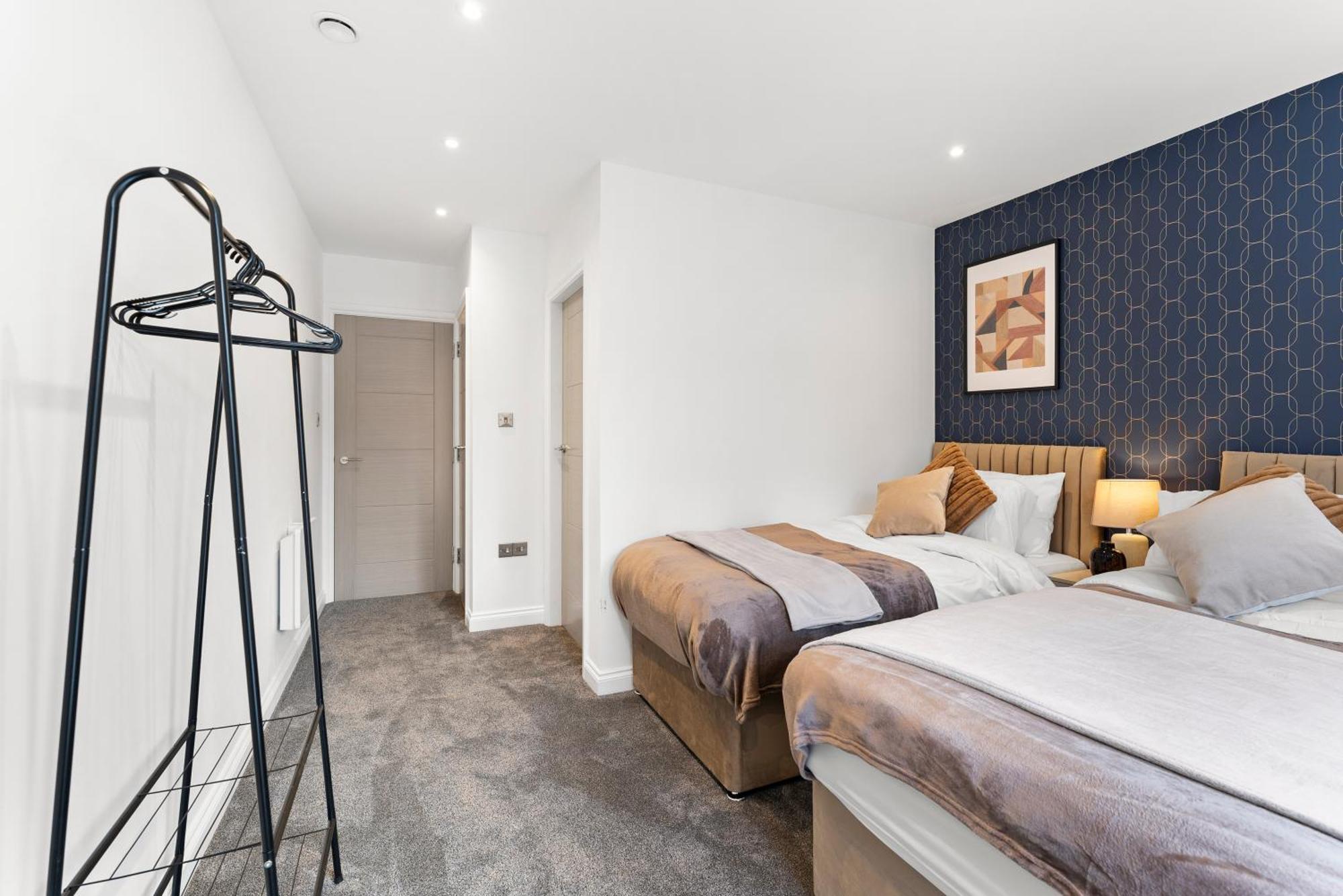Stylish Large Leeds Apartment - Parking Exterior photo