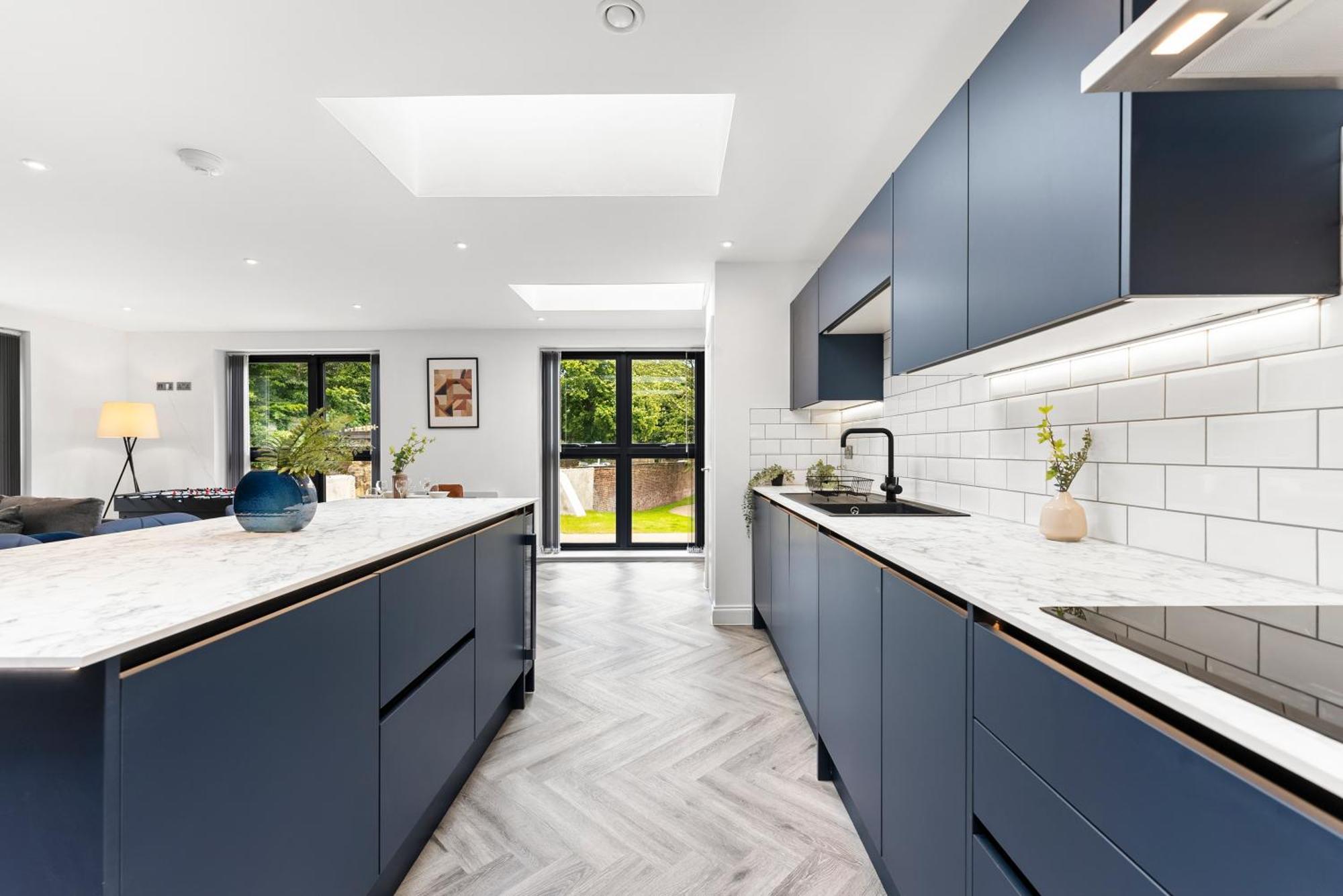 Stylish Large Leeds Apartment - Parking Exterior photo
