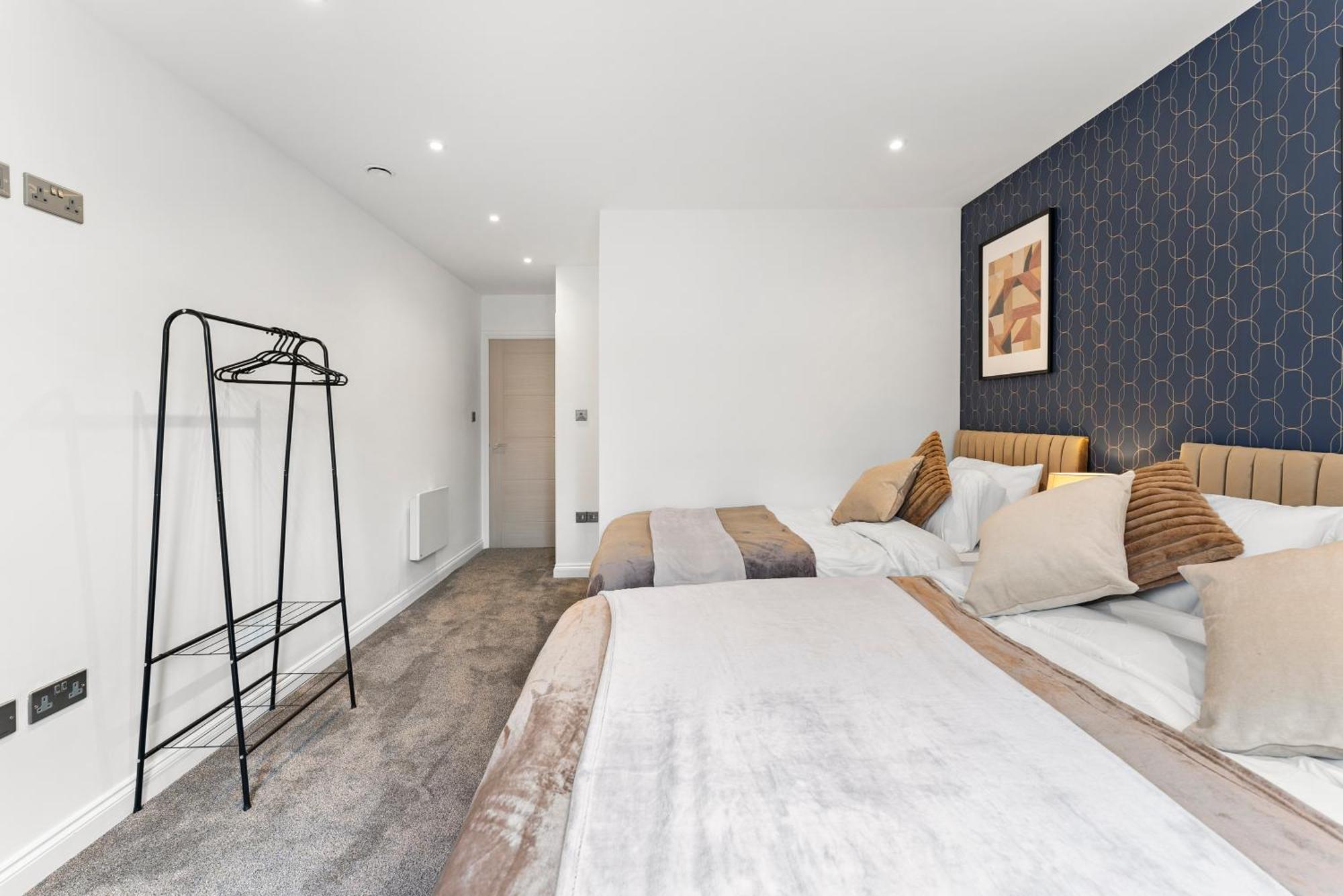 Stylish Large Leeds Apartment - Parking Exterior photo